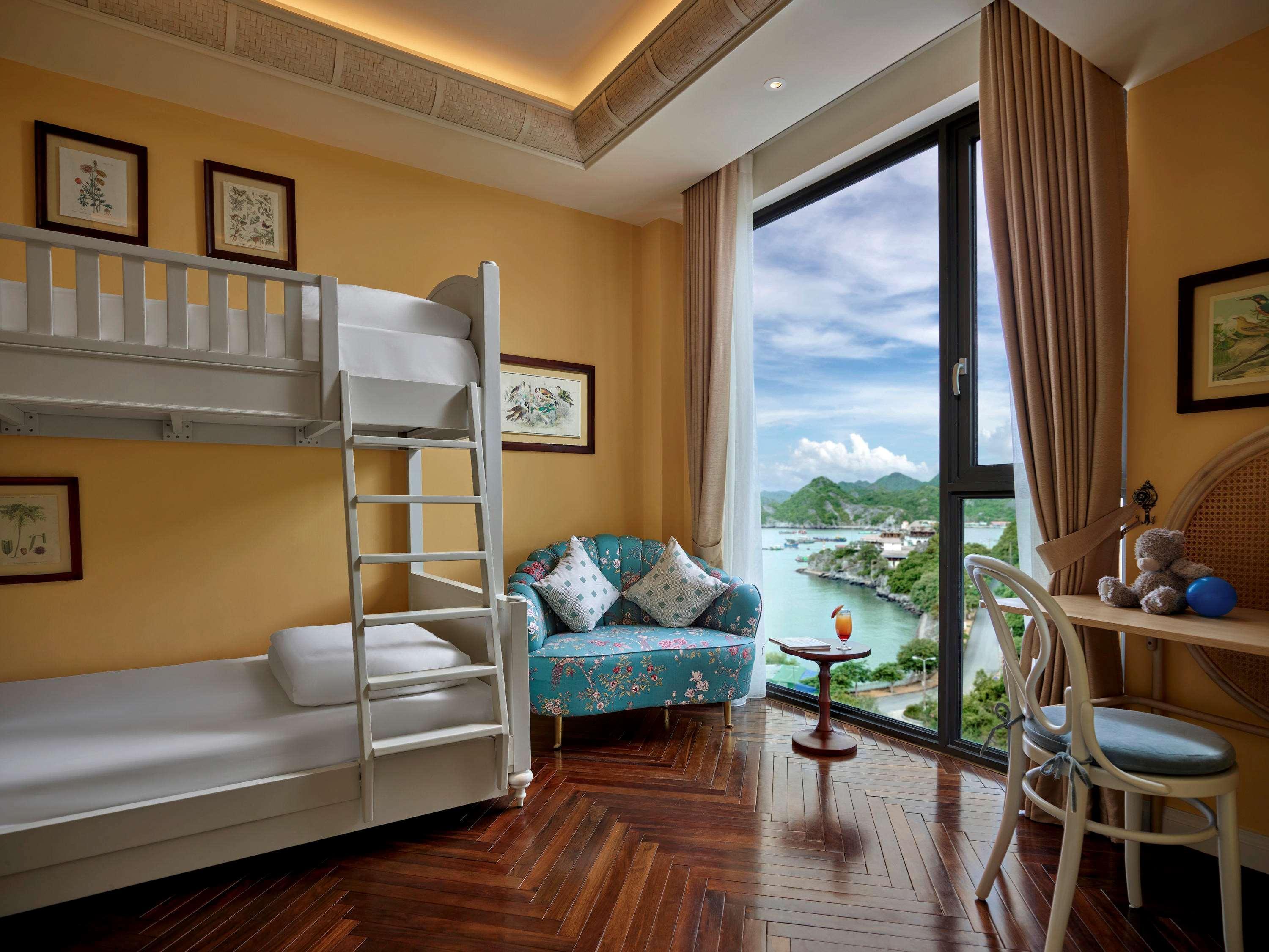 Hotel Perle D'Orient Cat Ba - Mgallery Chan Chau Eksteriør billede A bedroom at The Repulse Bay