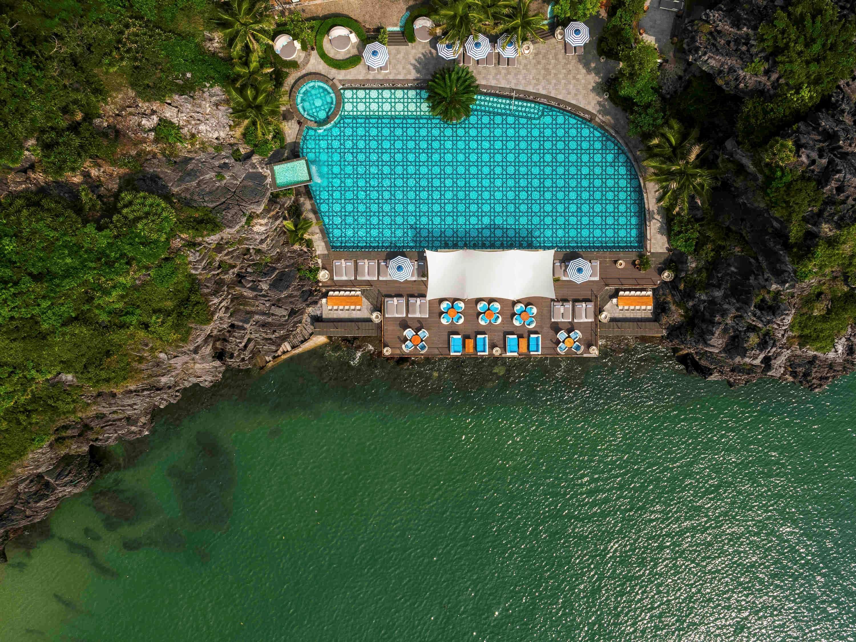 Hotel Perle D'Orient Cat Ba - Mgallery Chan Chau Eksteriør billede Aerial view of the resort